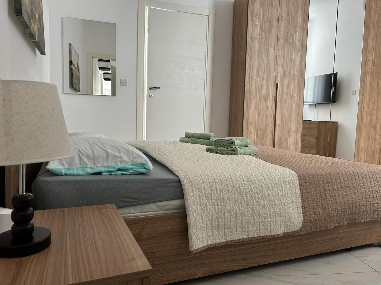 Exceptional 3-Bedroom Apartment, Sliema - Tigne Point! Esterno foto