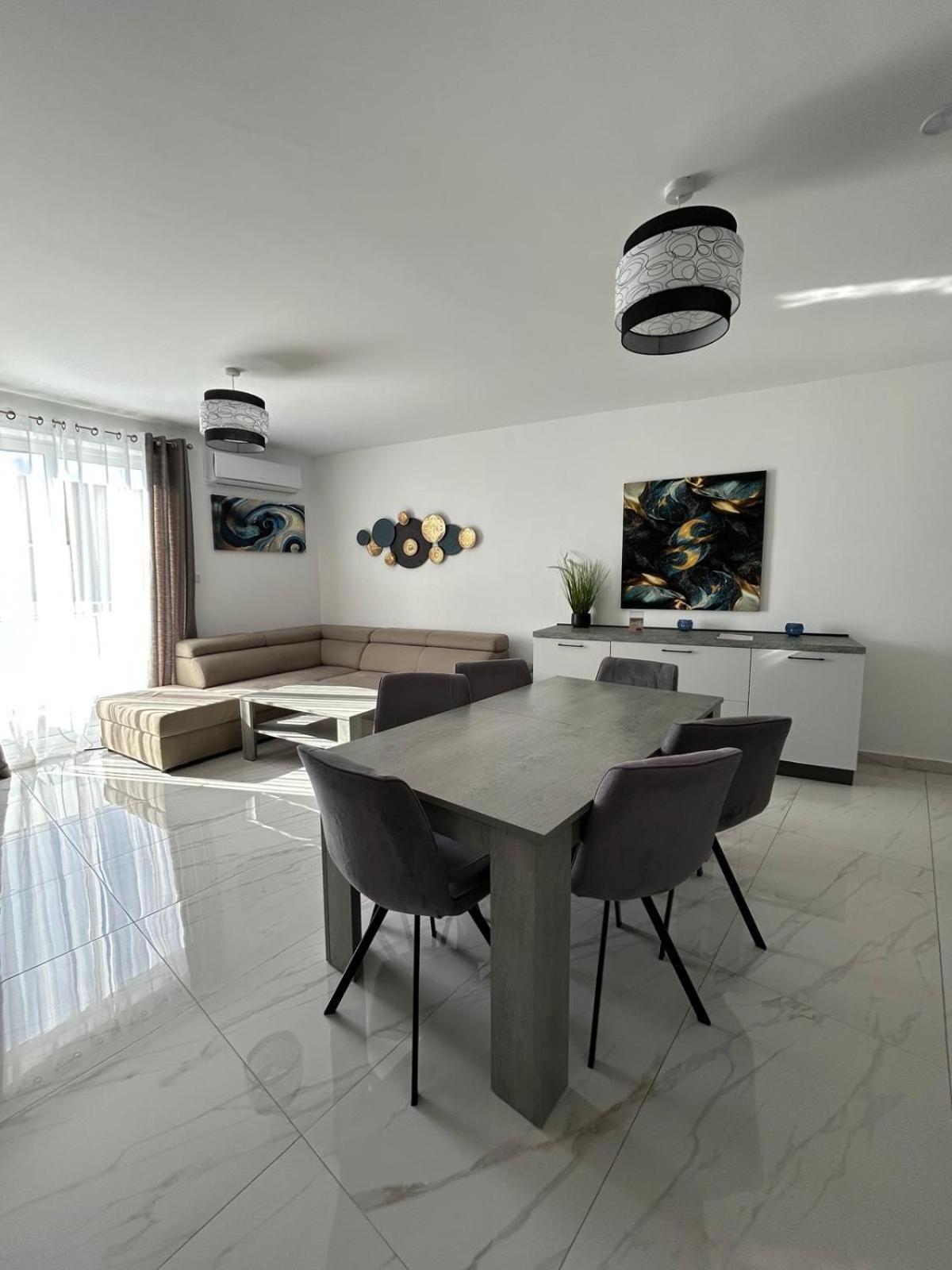 Exceptional 3-Bedroom Apartment, Sliema - Tigne Point! Esterno foto