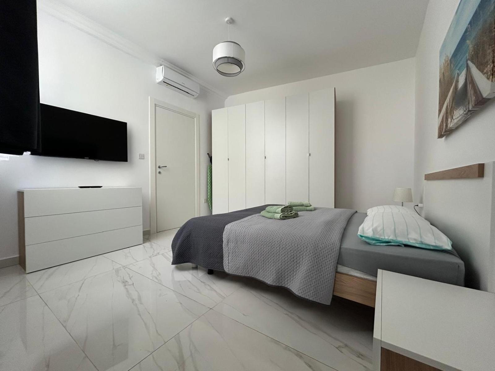 Exceptional 3-Bedroom Apartment, Sliema - Tigne Point! Esterno foto