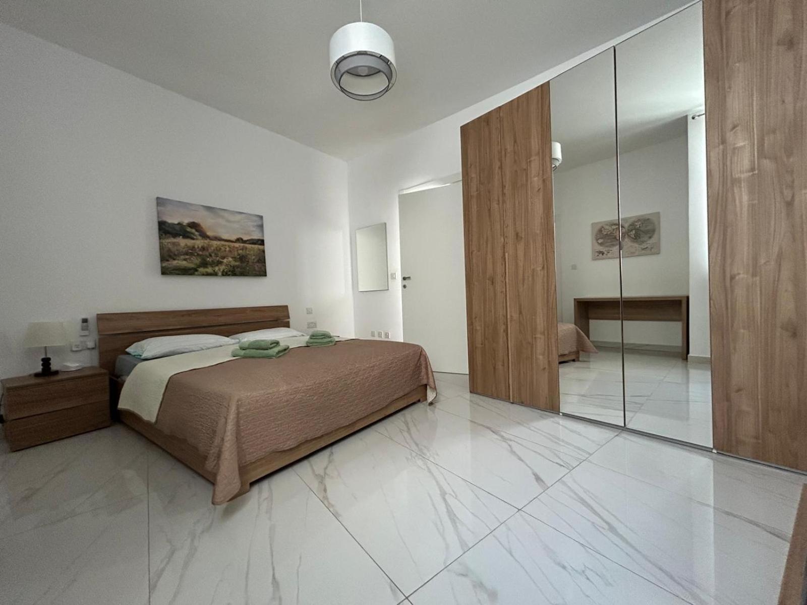 Exceptional 3-Bedroom Apartment, Sliema - Tigne Point! Esterno foto